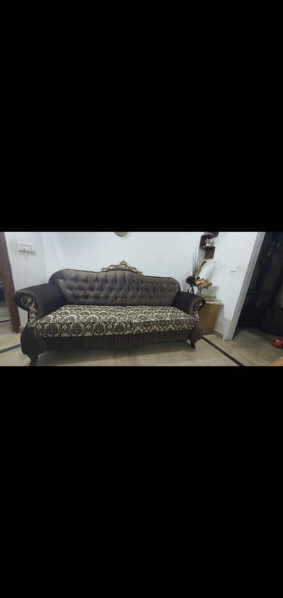Beautiful sofa set 5 seater
