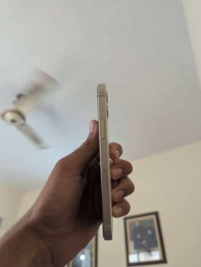 Iphone 12 white colure