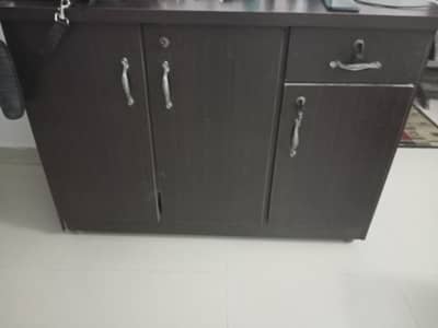 Console board / iron table