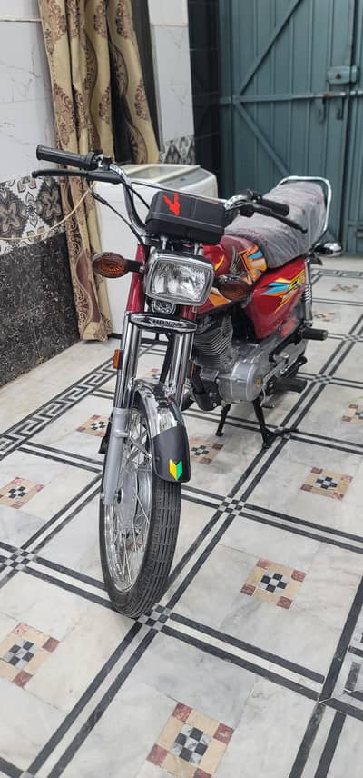 Honda cg 125 2700km used brand new