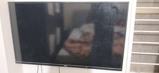 Haier 42-inch LED TV (Model: LE42B8000)