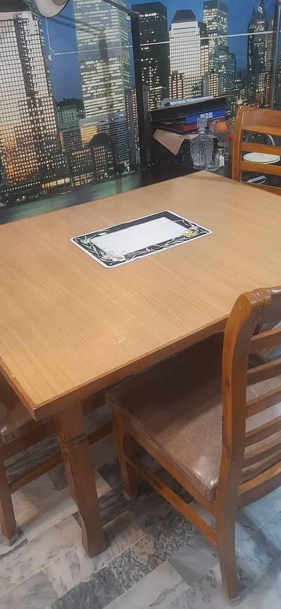 4 person dinning table with 4 chairs in good conditions