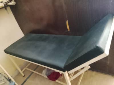 medical examination bed, only 4ooo original price 21ooo