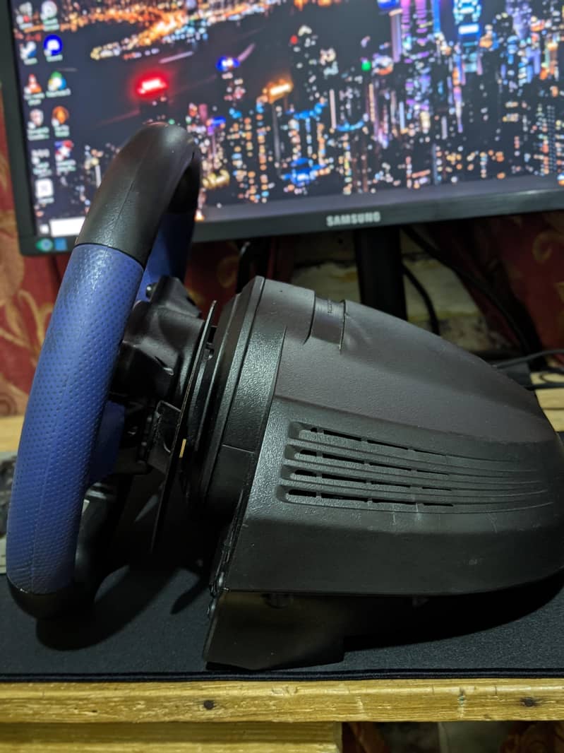 thrustmaster t150 1