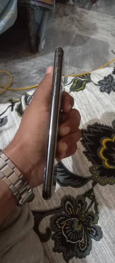 I phone 11 pro max 256 GB