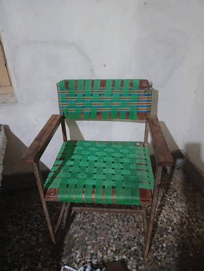 5 عدد مضبوط لوہے/لکڑی کی کرسیاں – اچھی کنڈیشن – سستا ریٹ