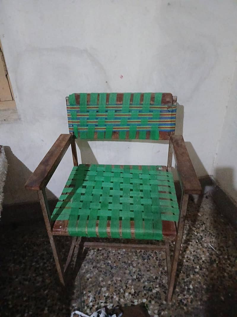 5 عدد مضبوط لوہے/لکڑی کی کرسیاں – اچھی کنڈیشن – سستا ریٹ 0