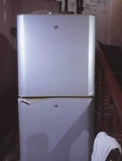 PEL refrigerator good condition full size double door