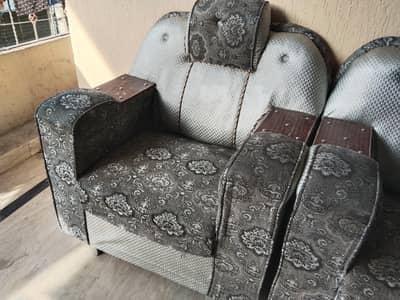 3 2 1 sofa set with  2 table urgent sale