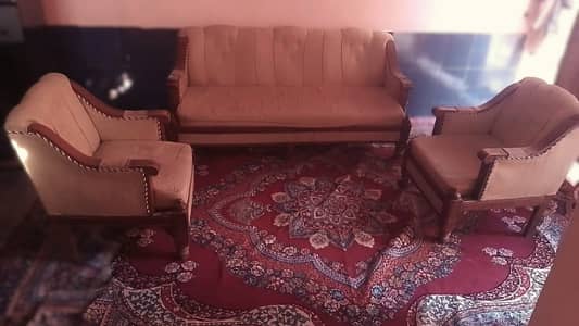Comfortable & Stylish Sofa Set for Sale – Well Maintained