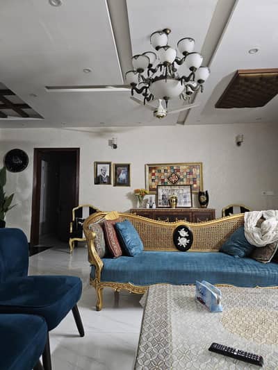 Ghr k sab kaam karnay k Liye mulazma ki zarorat ha .