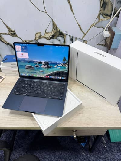 *Macbook Air MLY33 * *(M2 Chip / 13 inch)*