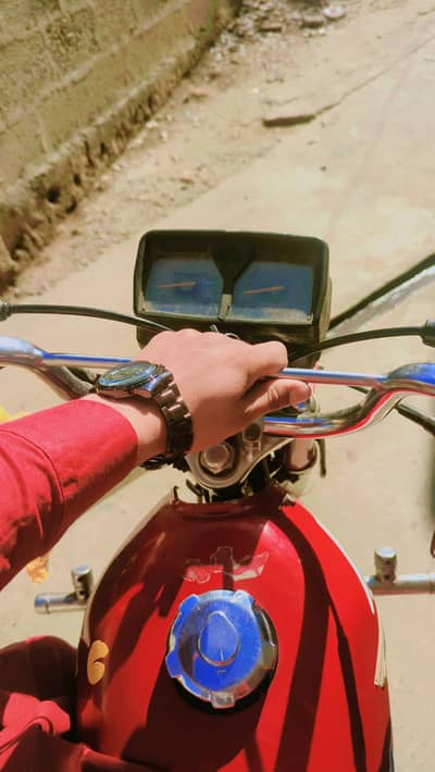 mujhe job ki zarorat hai kitchen helper ka kam. ker leta hu