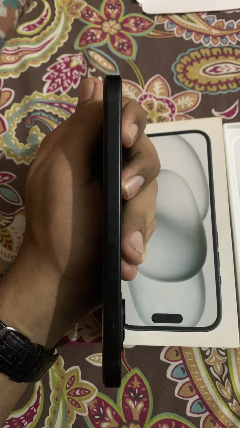 Apple iPhone 15 4
