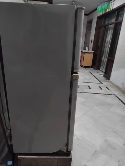 Refrigerator Dawlance Second Hand