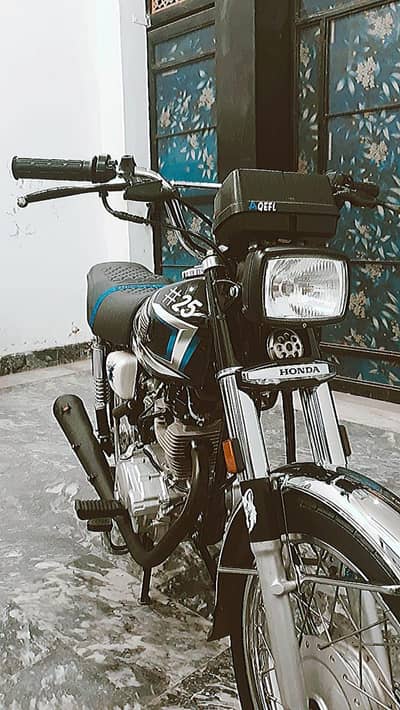 Honda cg 125 model 2025 in black color all ok