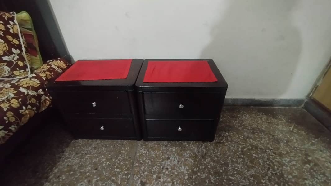 Bed set n side table 0