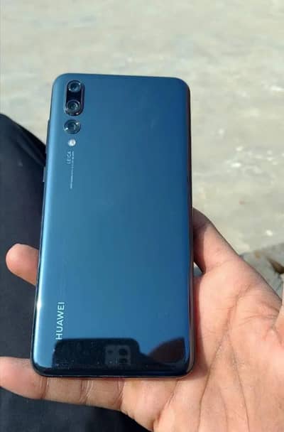 Urgent sell interested inbox me  Huawei p20 pro