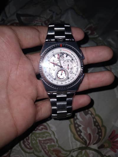 the dail of the watch was broken and the screw of machine was gone