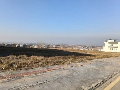 Good Location Residential Plot Of 5 Marla For sale In Bahria Town Phase 8