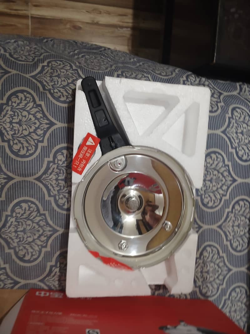 Induction base cooker 2