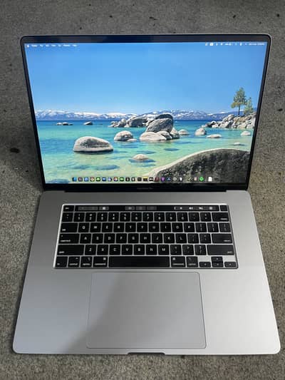 Macbook pro 2019 32 Gb ram 1Tb ssd 4 gb amd radeon 5300 dedicated card