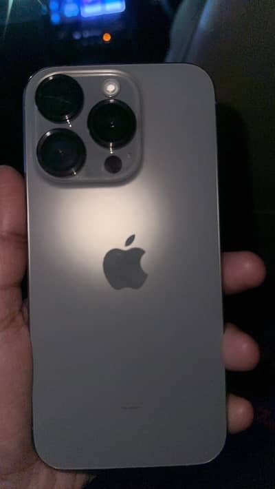 Iphone 15 pro natural titanium Esim approved