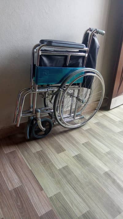 FOLDED WHEEL CHAIR