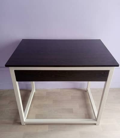 Computer/Laptop Tables for Sale on Urgent Basis. Best for Office/Lab.