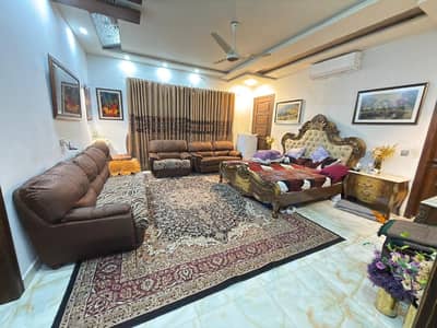 2 Kanal Grand Residence For Sale Near UCP Lahore  Location: Prime Location Near University of Central Punjab (UCP)  Condition: 8 Years Old (Well-Maintained)  Property Features: