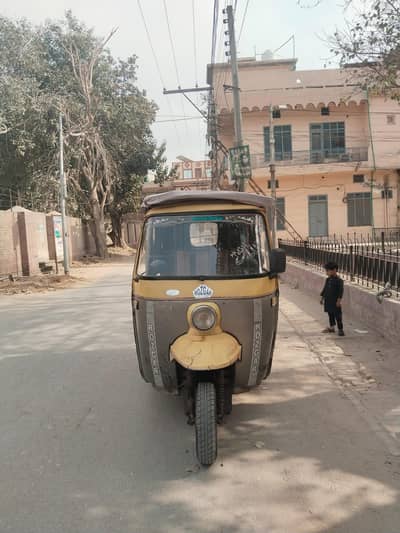 Good Condition Riksha for Sale – Engine Bilkul Fit, Fuel Saving