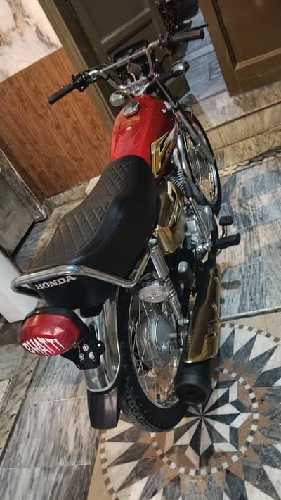 new bike 125gold edition condition 10/10