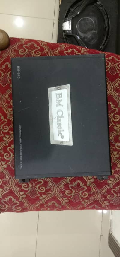 sound or base dono bohat achi ha kenwood company ka speaker ampbhi ach