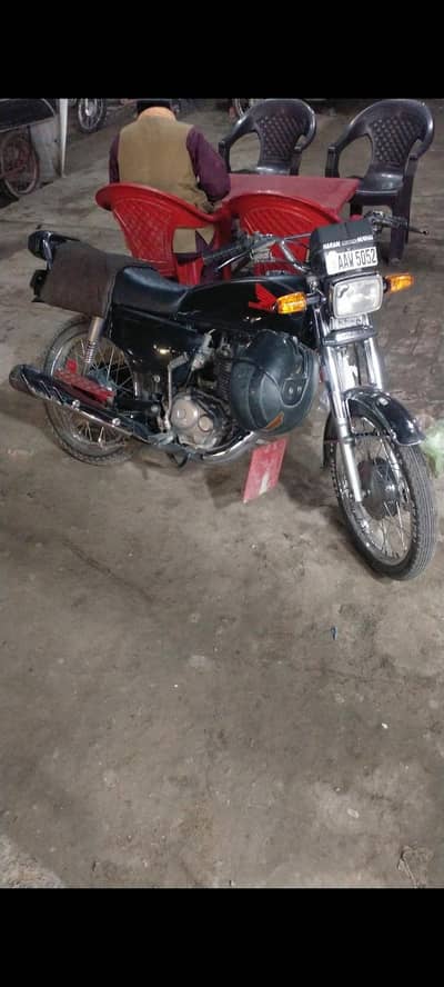 new look bike bike new condition jo ha sab samny ha