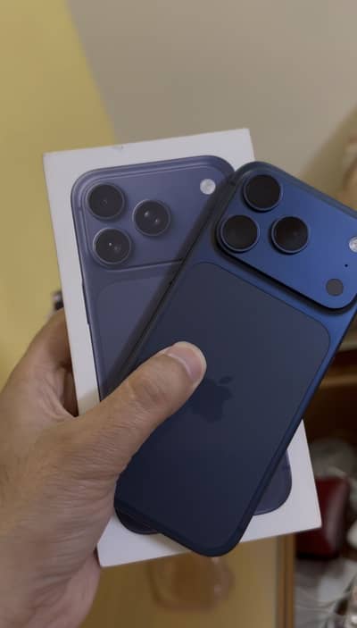 iPhone 17 pro 256gb blue