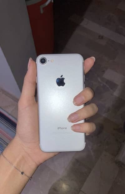 I phone 7/ NON PTA / 32/ 10/10 condition urgent sale