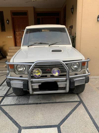 Mitsubishi Pajero 1990 Exceed total genuine .
