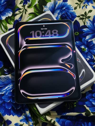 iPad Pro M4 256GB Brand New Health 100% With Original Box Charger