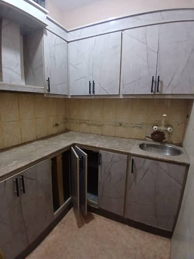 1 Bed Lounge Available For Rent