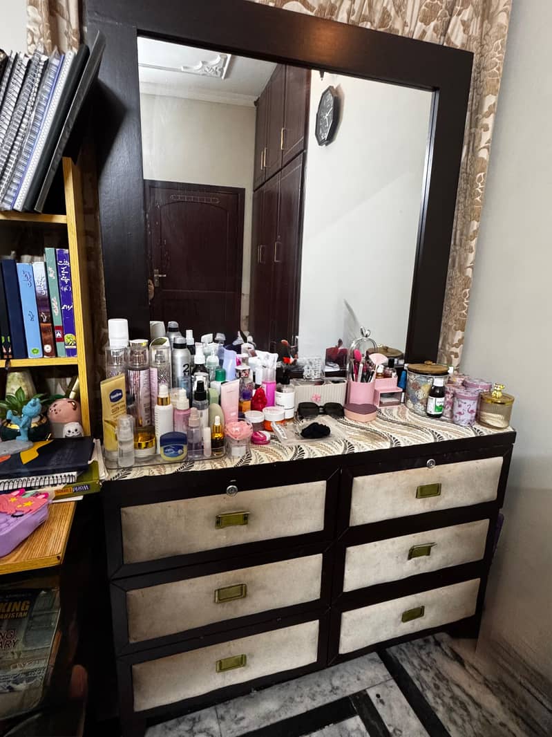 Dressing table 0