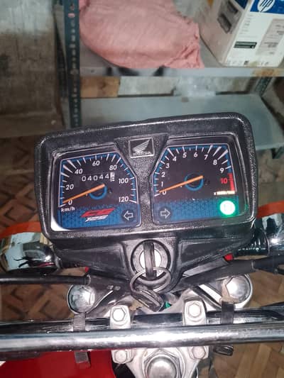 Honda 125  karachi number excellent and original condition