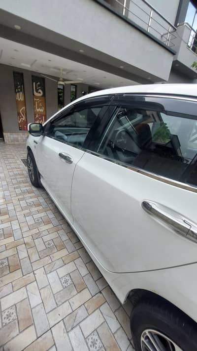 only wo contact kary jis Ne gari ghar par rakhni hou