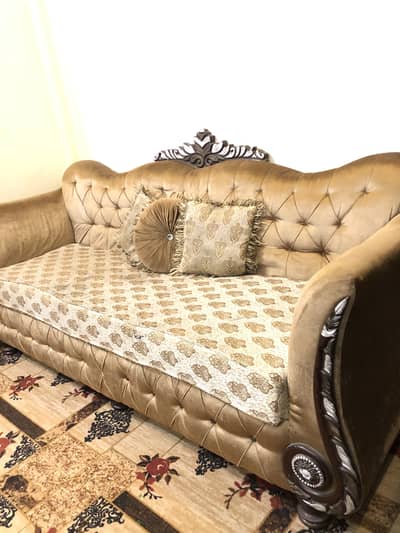 5 seaters sofa set with all cushion pillows