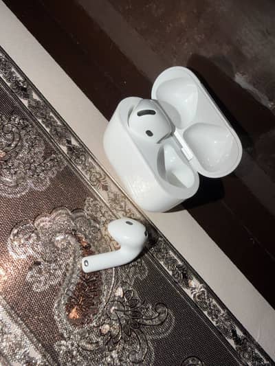 Apple EarPods 4 whithout noise cancellation
