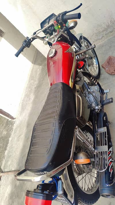 Honda CG 125 Special Addition Red &Silver Color