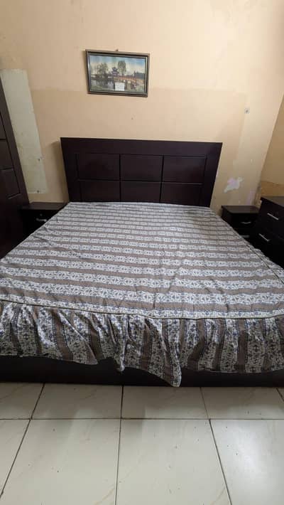 bedroom set like new 4 pec with matress