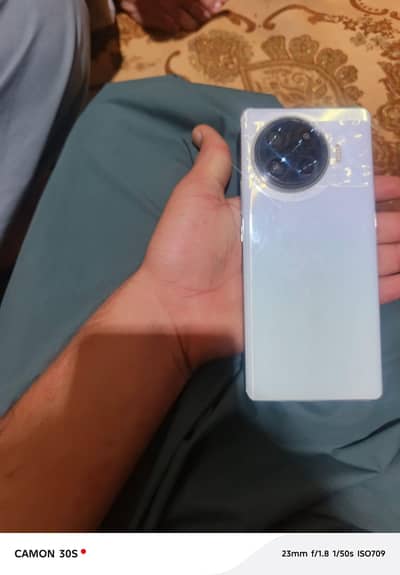 daba charger NAHI hai