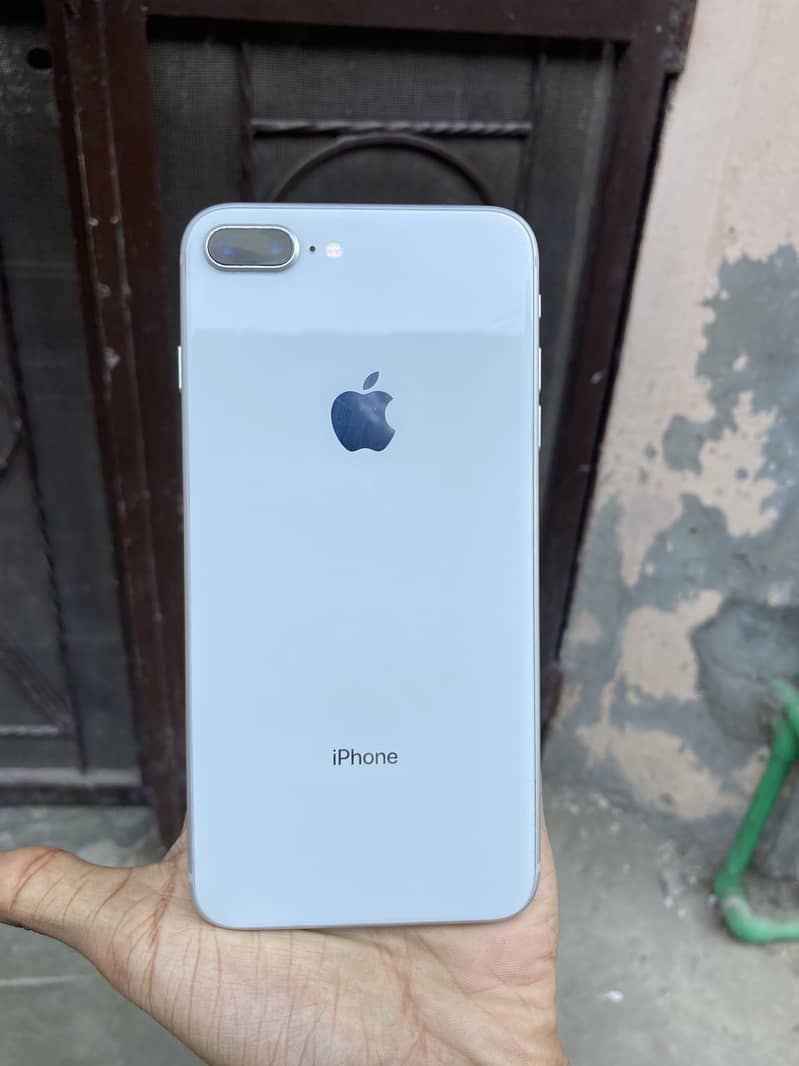 Iphone 8 plus 10/10 condition 0
