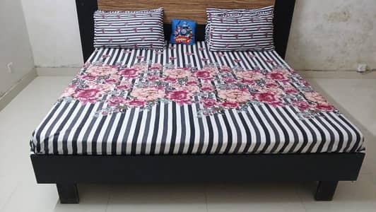 top brand wooden bed and center table up for sale