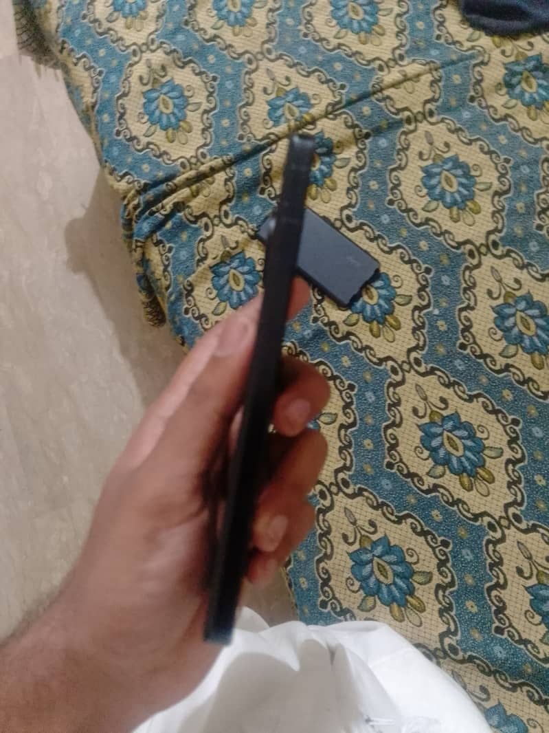 Sharp Aquos Crystal 3